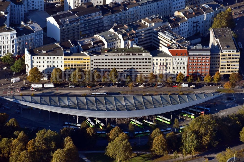 Hamburg von oben - ZOB Omnibus- Bahnhof / Bus Port Hamburg der Verkehrsbetriebe in Hamburg, Deutschland