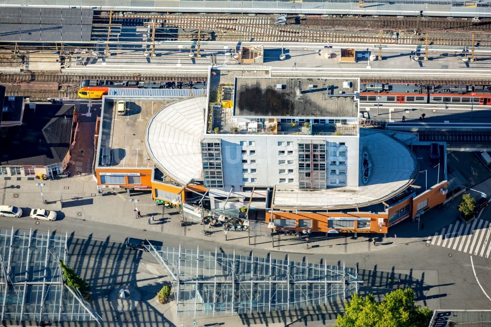 Siegen von oben - ZOB Omnibus- Bahnhof der Deutschen Bahn der Verkehrsbetriebe in Siegen im Bundesland Nordrhein-Westfalen