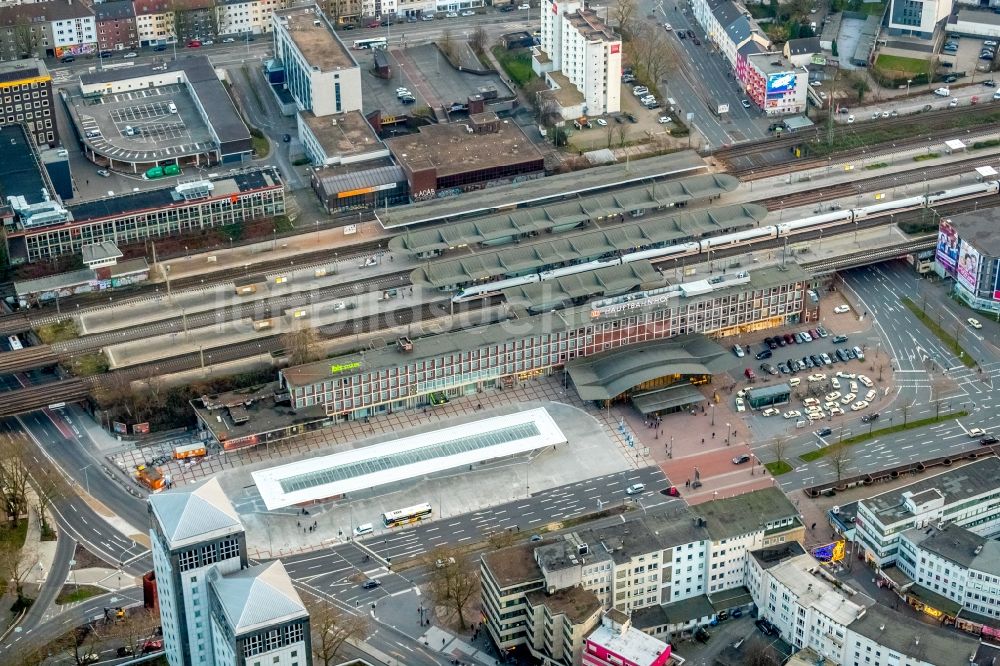 Bochum von oben - ZOB Omnibus- Bahnhof der Verkehrsbetriebe der BOGESTRA AG im Ortsteil Innenstadt in Bochum im Bundesland Nordrhein-Westfalen, Deutschland