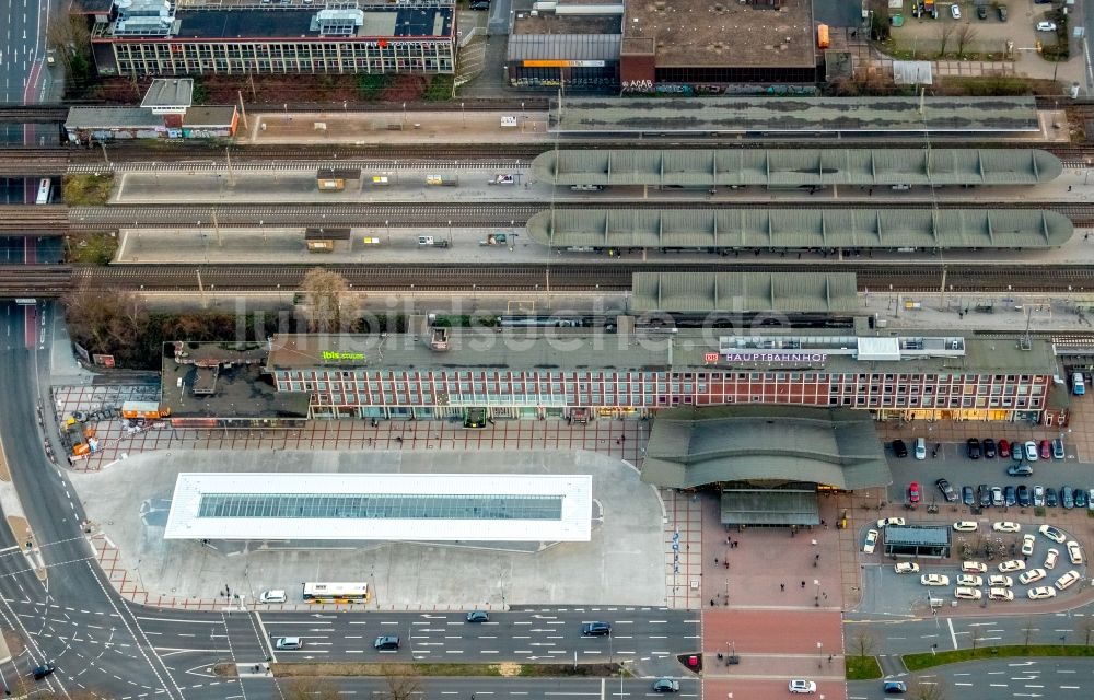 Bochum aus der Vogelperspektive: ZOB Omnibus- Bahnhof der Verkehrsbetriebe der BOGESTRA AG im Ortsteil Innenstadt in Bochum im Bundesland Nordrhein-Westfalen, Deutschland