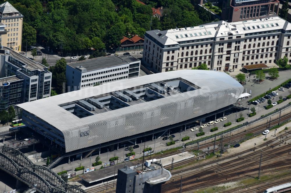 Luftaufnahme München - ZOB Omnibus- Bahnhof der Verkehrsbetriebe im Ortsteil Ludwigsvorstadt in München im Bundesland Bayern, Deutschland