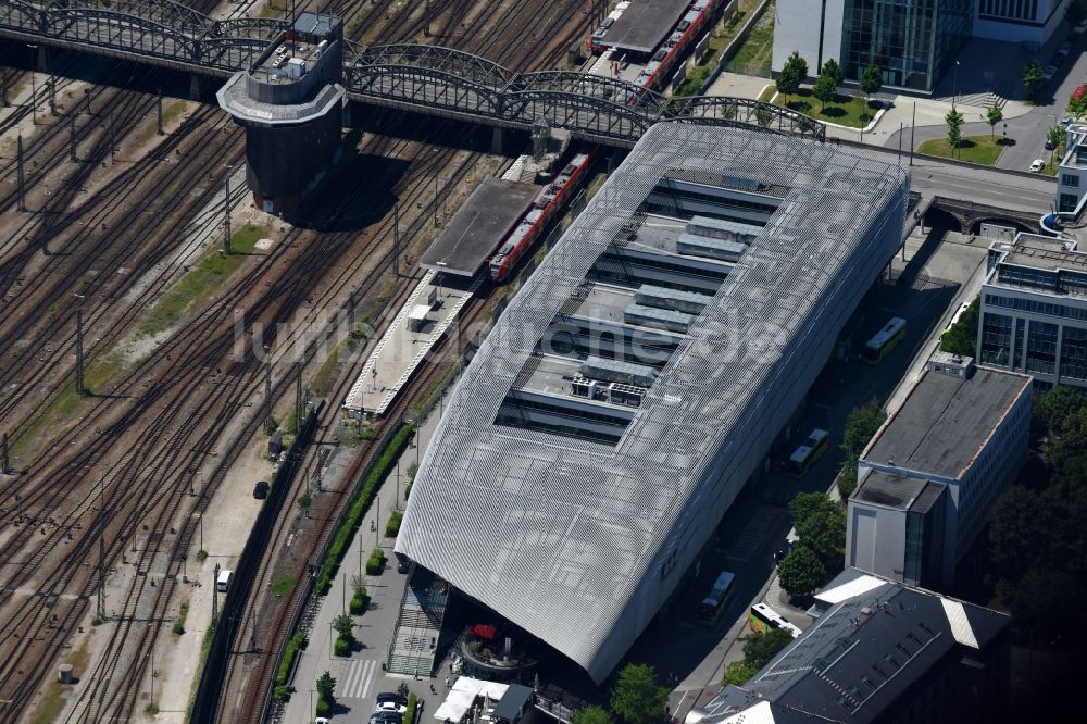 München aus der Vogelperspektive: ZOB Omnibus- Bahnhof der Verkehrsbetriebe im Ortsteil Ludwigsvorstadt in München im Bundesland Bayern, Deutschland