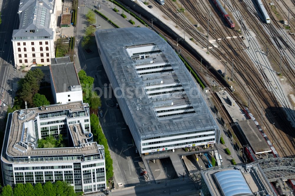 München aus der Vogelperspektive: ZOB Omnibus- Bahnhof der Verkehrsbetriebe im Ortsteil Ludwigsvorstadt in München im Bundesland Bayern, Deutschland