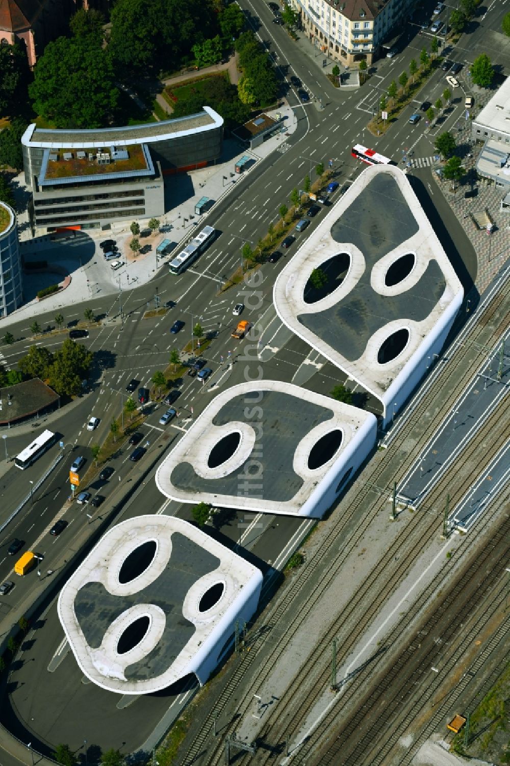 Pforzheim aus der Vogelperspektive: ZOB Omnibus- Bahnhof der Verkehrsbetriebe in Pforzheim im Bundesland Baden-Württemberg, Deutschland