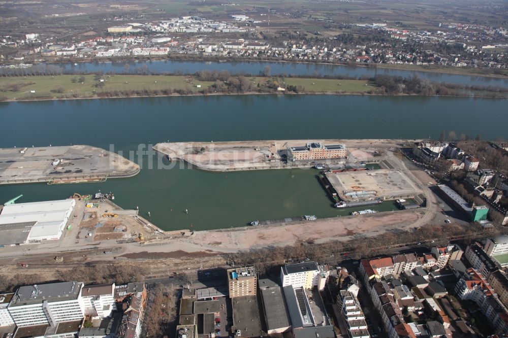 Mainz aus der Vogelperspektive: Zoll- und Binnenhafen in Mainz im Bundesland Rheinland-Pfalz