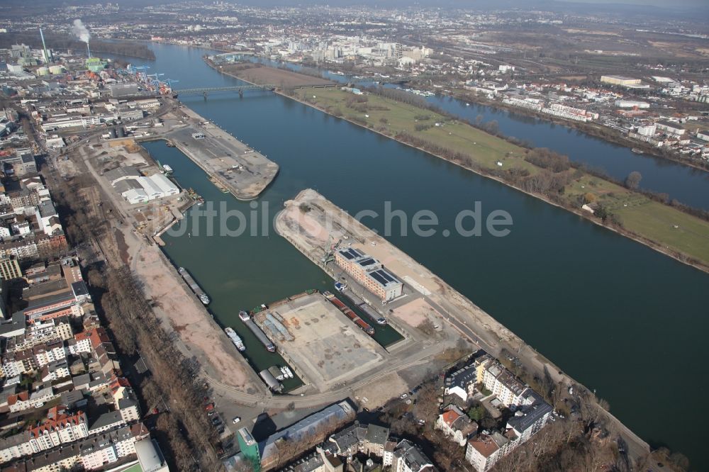 Mainz von oben - Zoll- und Binnenhafen in Mainz im Bundesland Rheinland-Pfalz