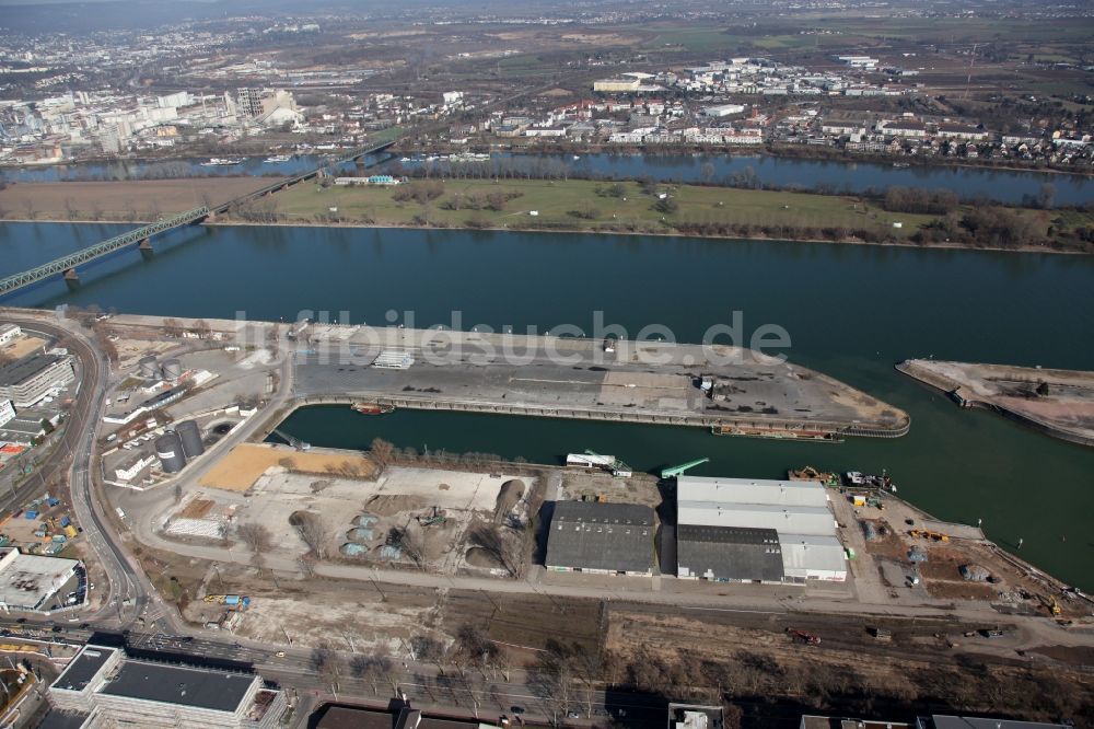 Mainz aus der Vogelperspektive: Zoll- und Binnenhafen in Mainz im Bundesland Rheinland-Pfalz