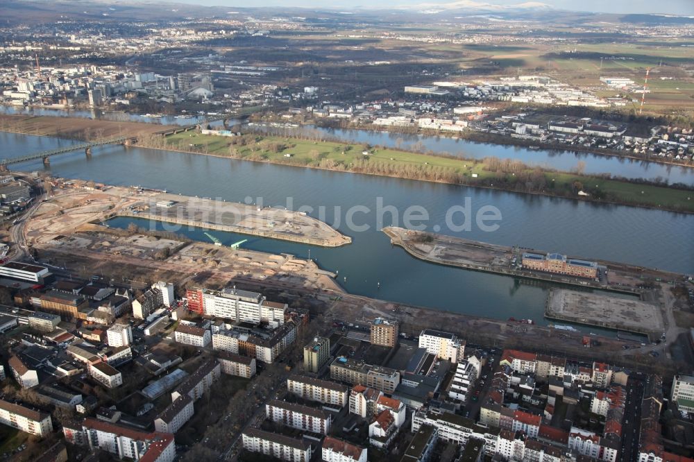 Mainz aus der Vogelperspektive: Zoll- und Binnenhafen in Mainz im Bundesland Rheinland-Pfalz