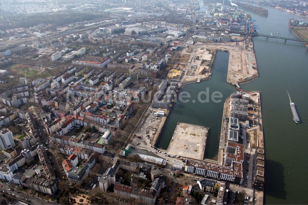 Mainz von oben - Zoll- und Binnenhafen in Mainz im Bundesland Rheinland-Pfalz