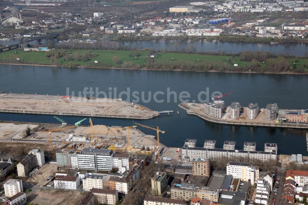 Mainz aus der Vogelperspektive: Zoll- und Binnenhafen in Mainz im Bundesland Rheinland-Pfalz