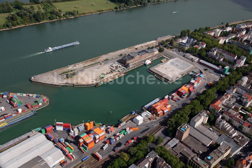 Mainz von oben - Zoll- und Binnenhafen am Rhein im Stadtteil Neustadt in Mainz im Bundesland Rheinland-Pfalz