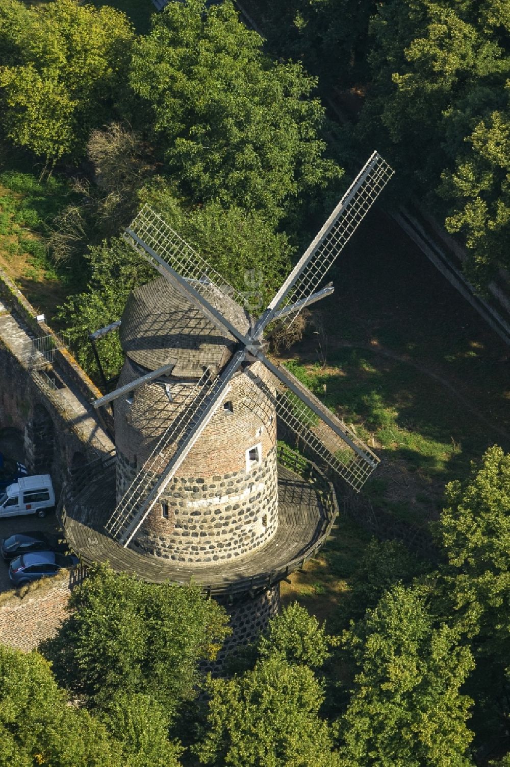 Dormagen aus der Vogelperspektive: Zonser Mühle in der Stadt Dormagen in Nordrhein-Westfalen