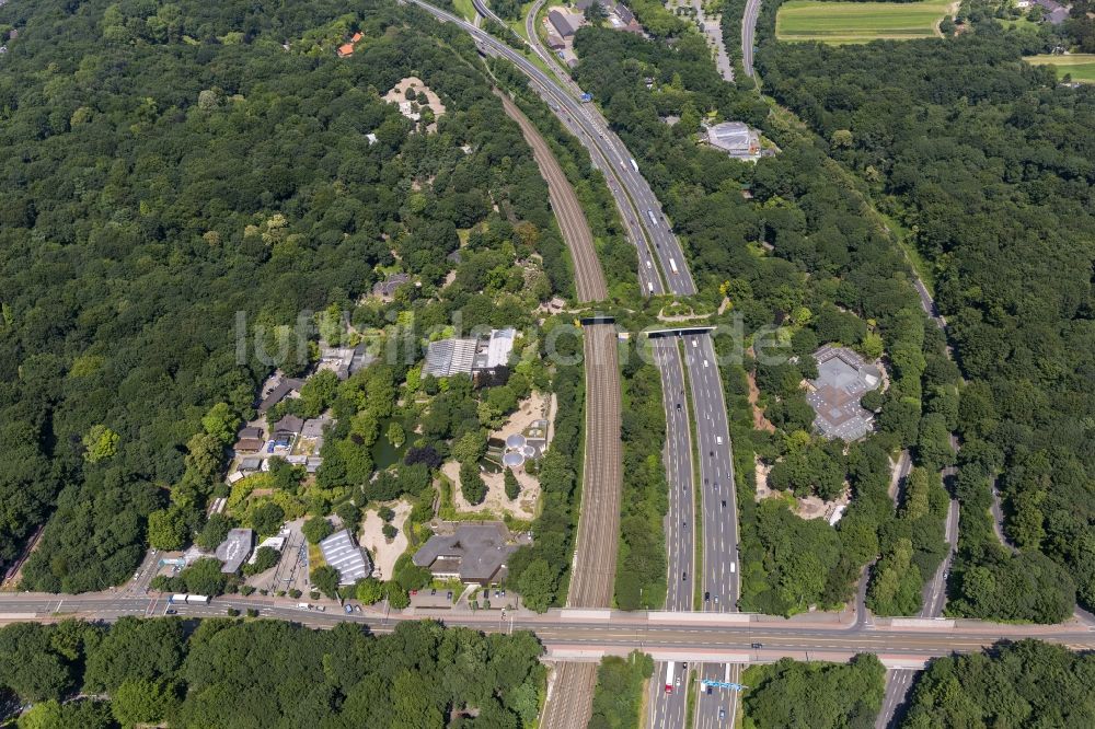 Duisburg von oben - Zoo Duisburg an der Autobahn BAB A3 bei Duisburg in Nordrhein- Westfalen