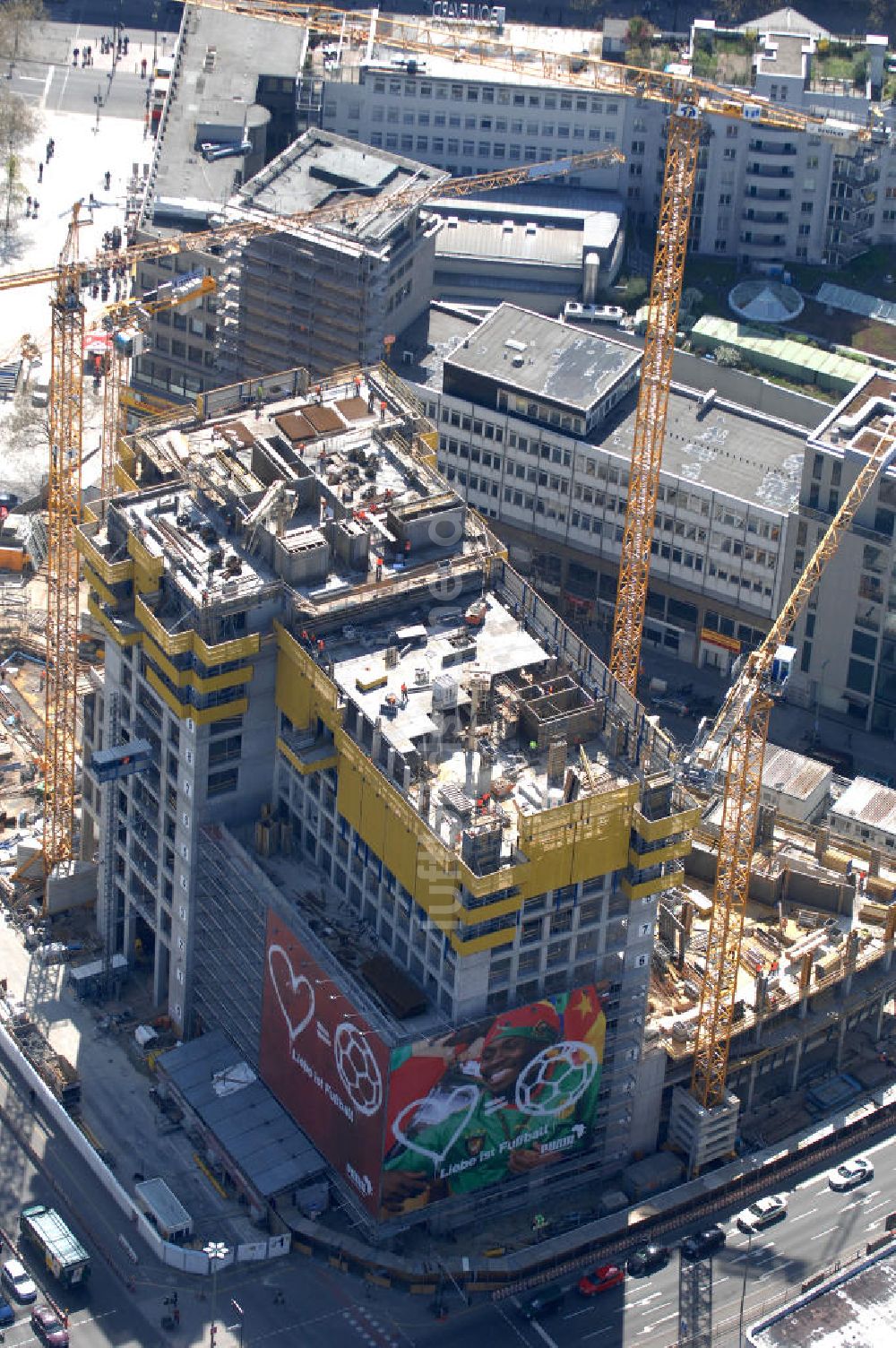 Berlin aus der Vogelperspektive: Zoofenster-Hochhaus am Hardenbergplatz in Berlin-Charlottenburg