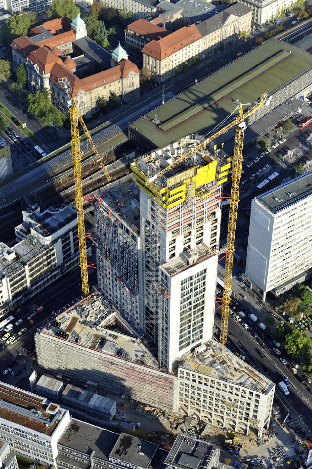 Berlin aus der Vogelperspektive: Zoofenster-Hochhaus am Hardenbergplatz in Berlin-Charlottenburg