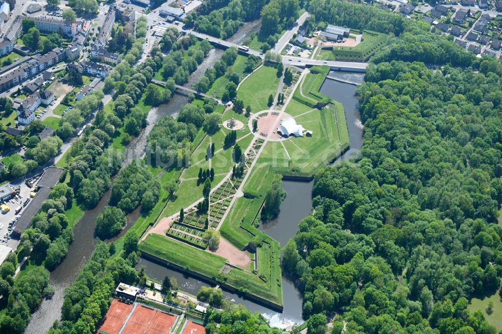 Luftaufnahme Jülich - Zoogelände am Tierpark Brückenkopf Zoo in Jülich im Bundesland Nordrhein-Westfalen, Deutschland