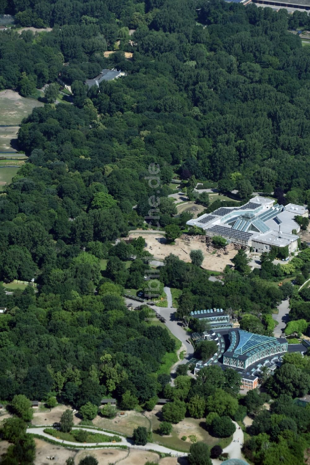 Luftbild Berlin - Zoogelände am Tierpark Friedrichsfelde im Stadtteil Lichtenberg in Berlin