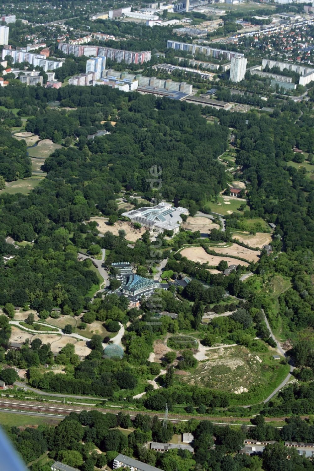 Berlin von oben - Zoogelände am Tierpark Friedrichsfelde im Stadtteil Lichtenberg in Berlin