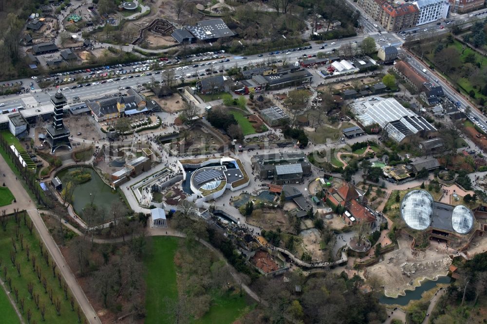 Frederiksberg von oben - Zoogelände am Tierpark Zoo Kopenhagen Roskildevej in Frederiksberg in Region Hovedstaden, Dänemark