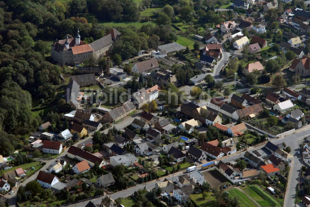 Zschepplin von oben - Zschepplin in Sachsen mit Blick auf das Schloss Hohenprießnitz