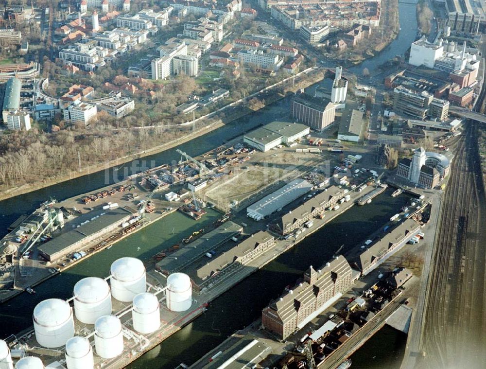 Berlin von oben - Zuschüttung des 2. Hafenbeckens im Westhafen der BEHALA in Berlin - Wedding.