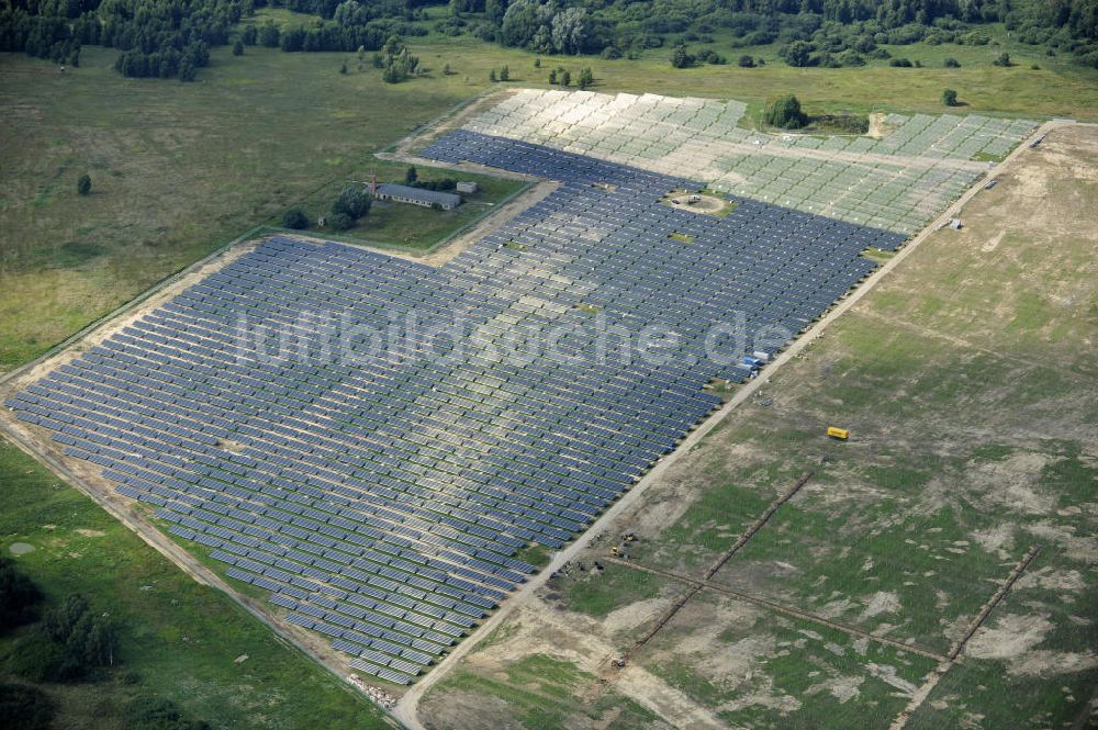 Tutow von oben - Zweiter Abschnitt des Solarenergiepark am Flugplatz Tutow in Mecklenburg - Vorpommern