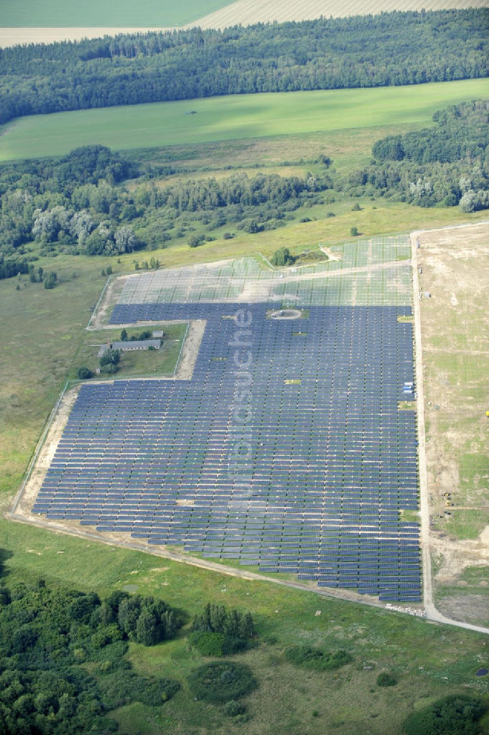 Luftbild Tutow - Zweiter Abschnitt des Solarenergiepark am Flugplatz Tutow in Mecklenburg - Vorpommern