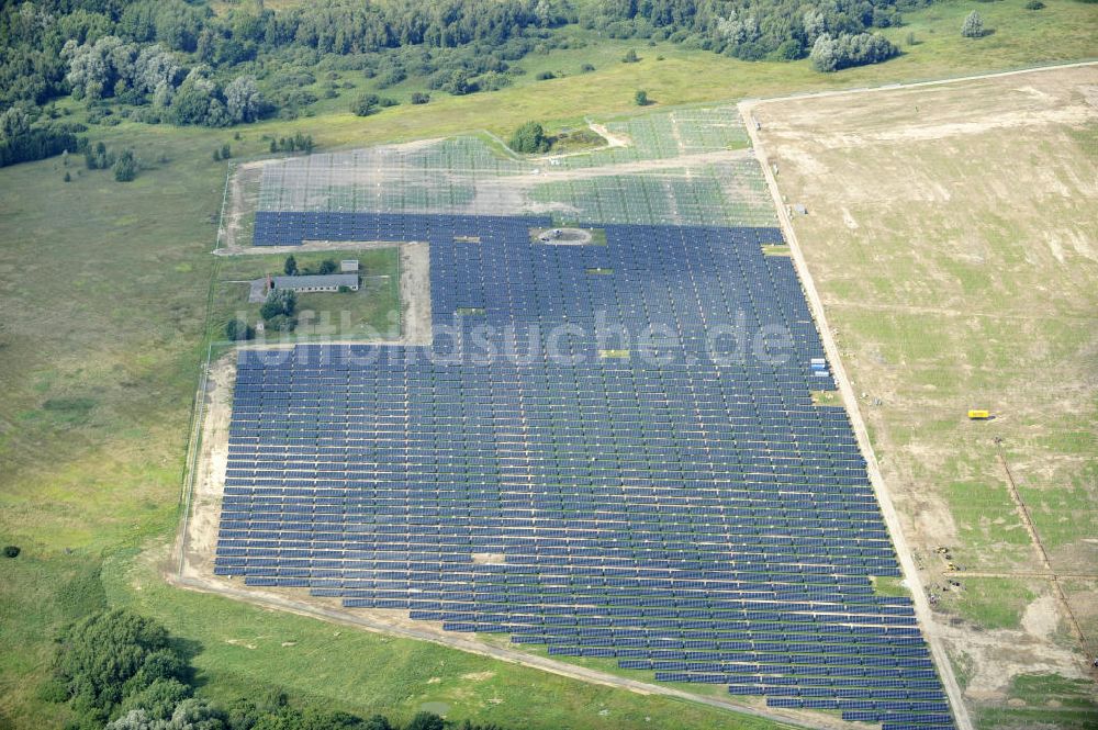 Luftaufnahme Tutow - Zweiter Abschnitt des Solarenergiepark am Flugplatz Tutow in Mecklenburg - Vorpommern