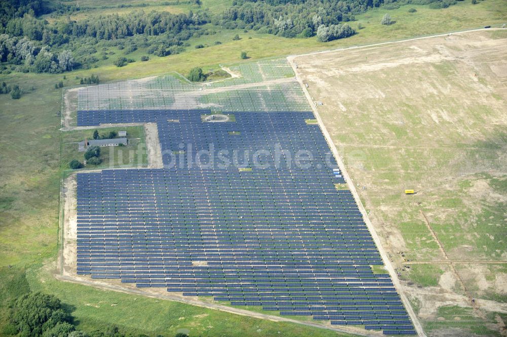 Tutow von oben - Zweiter Abschnitt des Solarenergiepark am Flugplatz Tutow in Mecklenburg - Vorpommern