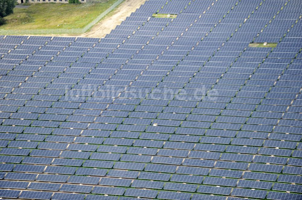 Luftbild Tutow - Zweiter Abschnitt des Solarenergiepark am Flugplatz Tutow in Mecklenburg - Vorpommern