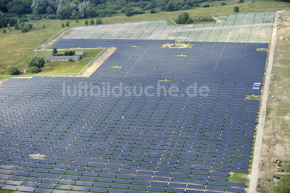 Luftaufnahme Tutow - Zweiter Abschnitt des Solarenergiepark am Flugplatz Tutow in Mecklenburg - Vorpommern