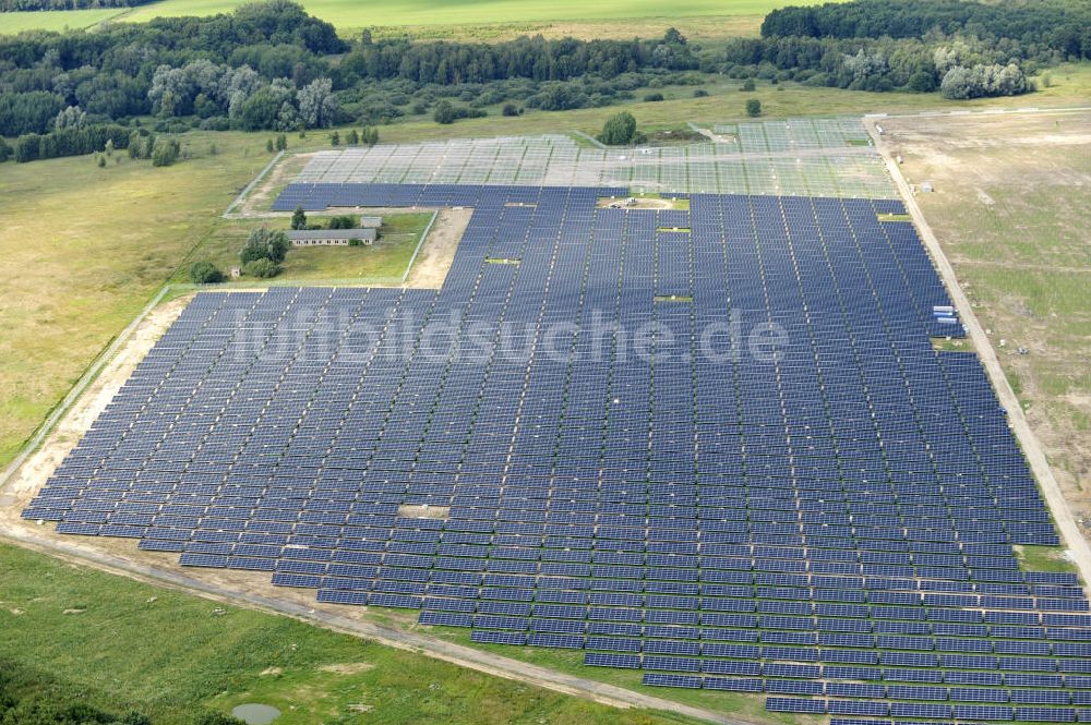 Tutow von oben - Zweiter Abschnitt des Solarenergiepark am Flugplatz Tutow in Mecklenburg - Vorpommern