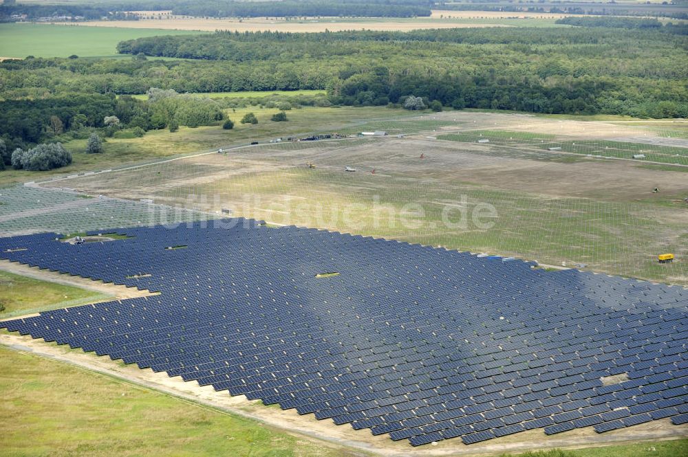 Luftaufnahme Tutow - Zweiter Abschnitt des Solarenergiepark am Flugplatz Tutow in Mecklenburg - Vorpommern