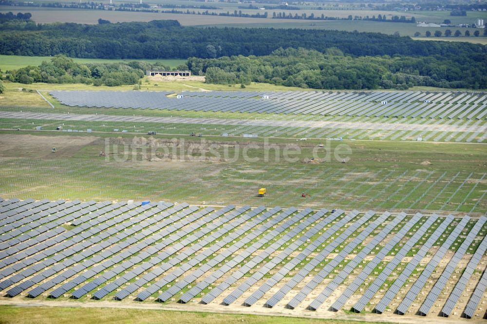 Luftbild Tutow - Zweiter Abschnitt des Solarenergiepark am Flugplatz Tutow in Mecklenburg - Vorpommern