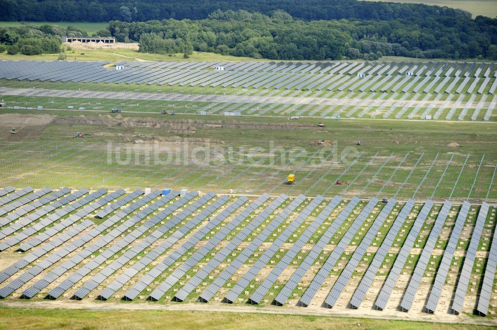 Luftaufnahme Tutow - Zweiter Abschnitt des Solarenergiepark am Flugplatz Tutow in Mecklenburg - Vorpommern