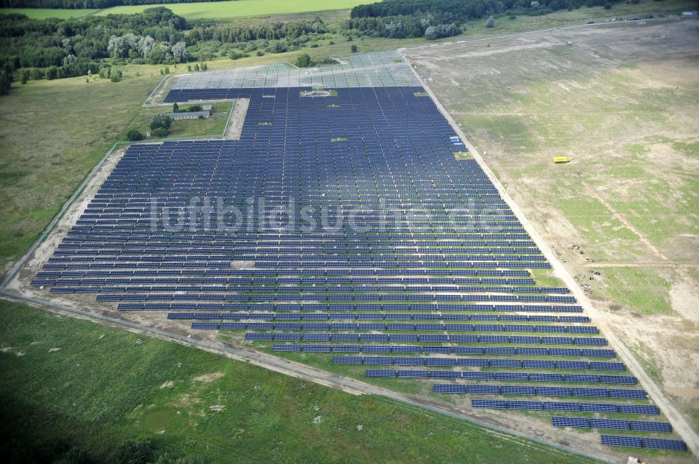 Luftaufnahme Tutow - Zweiter Abschnitt des Solarenergiepark am Flugplatz Tutow in Mecklenburg - Vorpommern