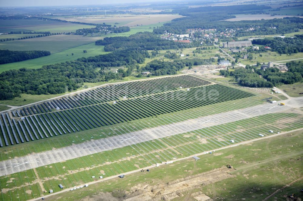 Tutow von oben - Zweiter Abschnitt des Solarenergiepark am Flugplatz Tutow in Mecklenburg - Vorpommern