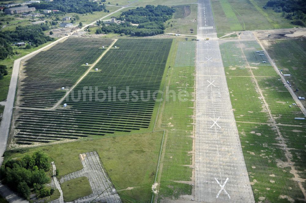 Luftbild Tutow - Zweiter Abschnitt des Solarenergiepark am Flugplatz Tutow in Mecklenburg - Vorpommern