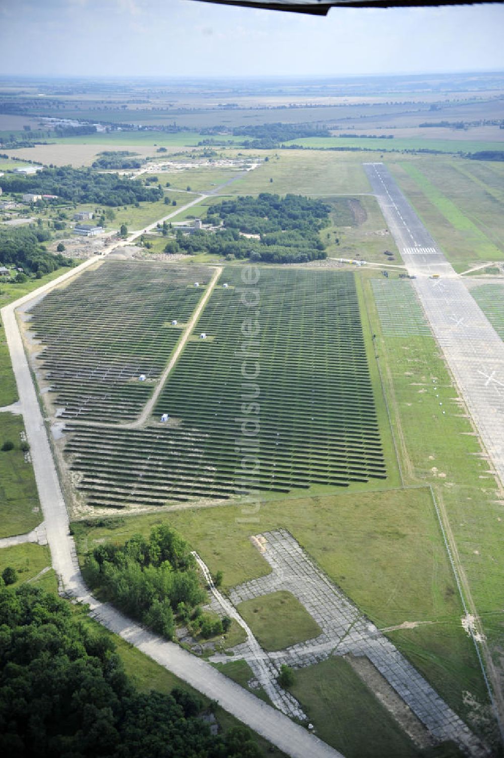 Luftaufnahme Tutow - Zweiter Abschnitt des Solarenergiepark am Flugplatz Tutow in Mecklenburg - Vorpommern