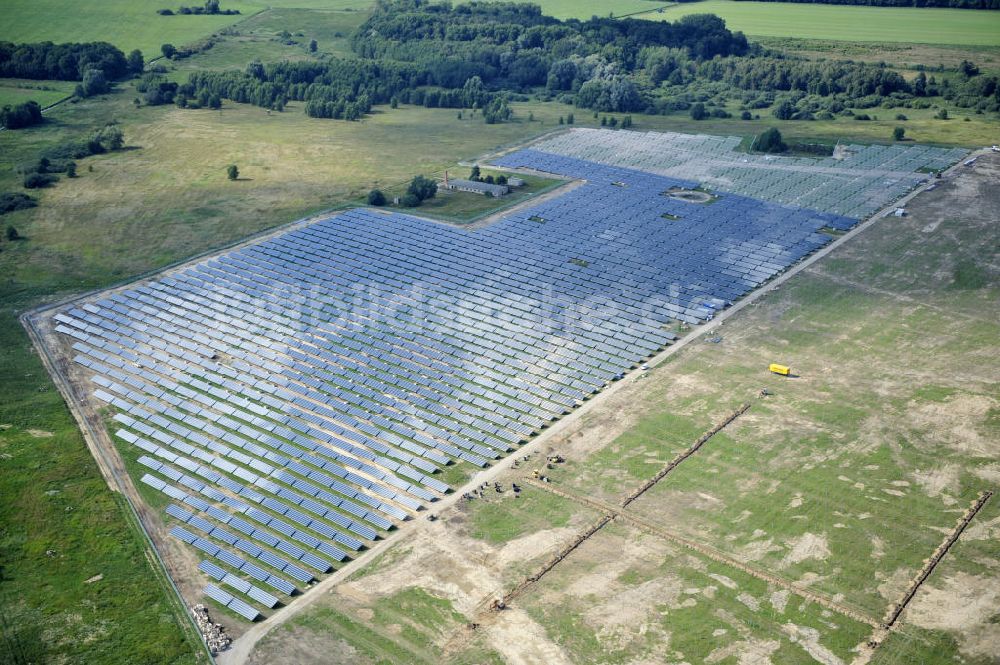 Tutow von oben - Zweiter Abschnitt des Solarenergiepark am Flugplatz Tutow in Mecklenburg - Vorpommern