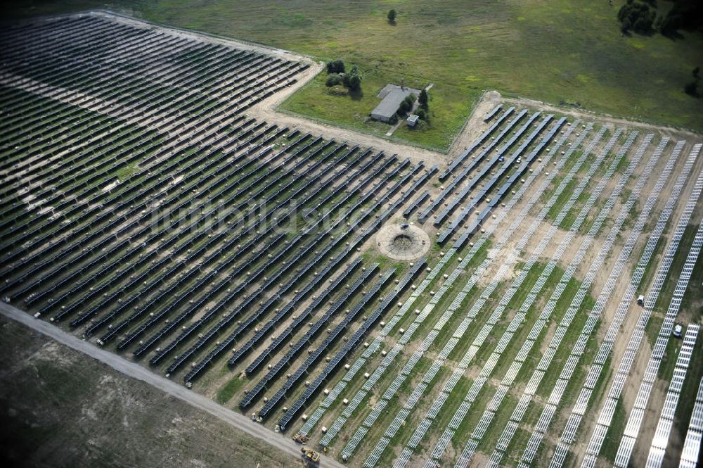 Luftbild Tutow - Zweiter Abschnitt des Solarenergiepark am Flugplatz Tutow in Mecklenburg - Vorpommern