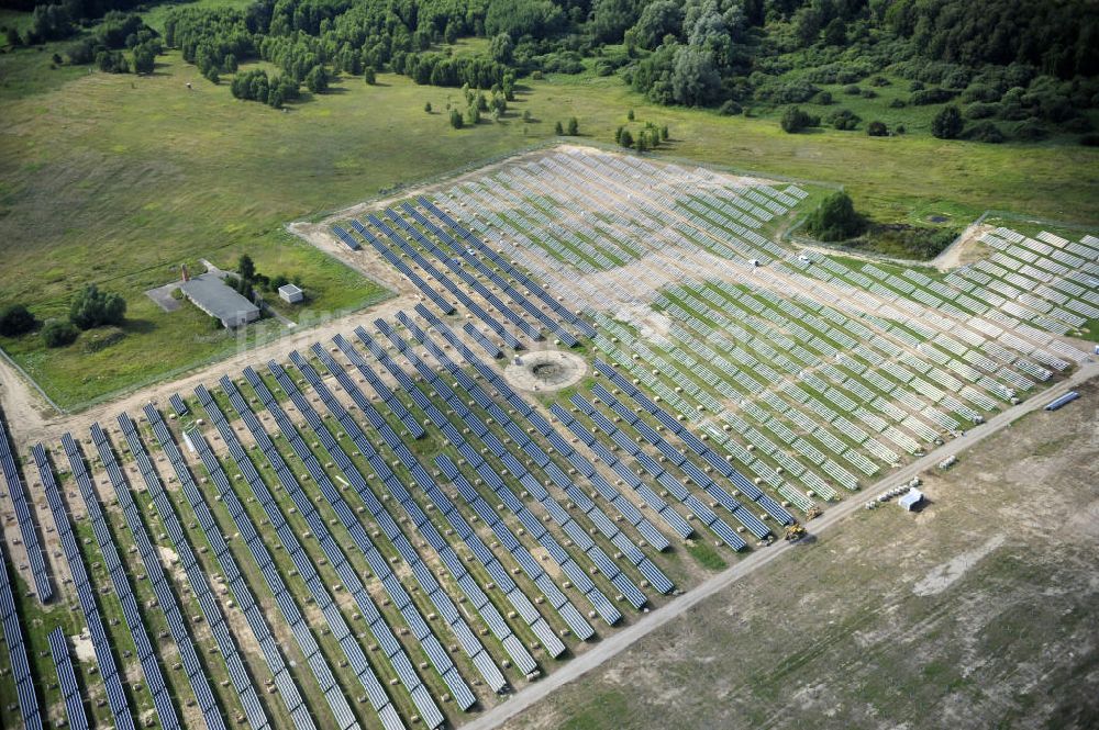 Tutow von oben - Zweiter Abschnitt des Solarenergiepark am Flugplatz Tutow in Mecklenburg - Vorpommern