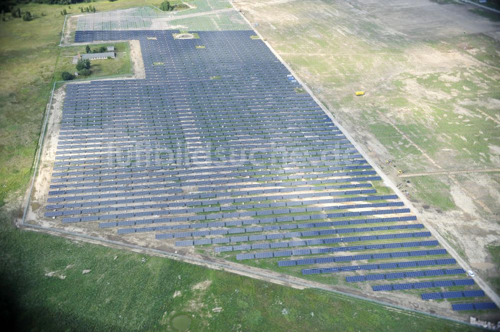 Luftaufnahme Tutow - Zweiter Abschnitt des Solarenergiepark am Flugplatz Tutow in Mecklenburg - Vorpommern