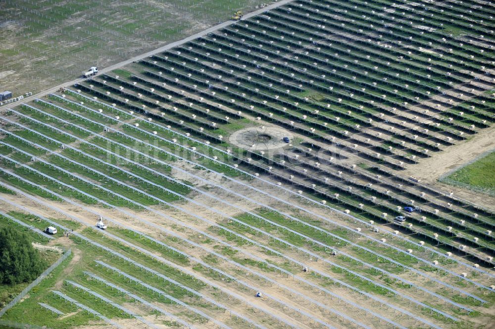 Tutow aus der Vogelperspektive: Zweiter Abschnitt des Solarenergiepark am Flugplatz Tutow in Mecklenburg - Vorpommern