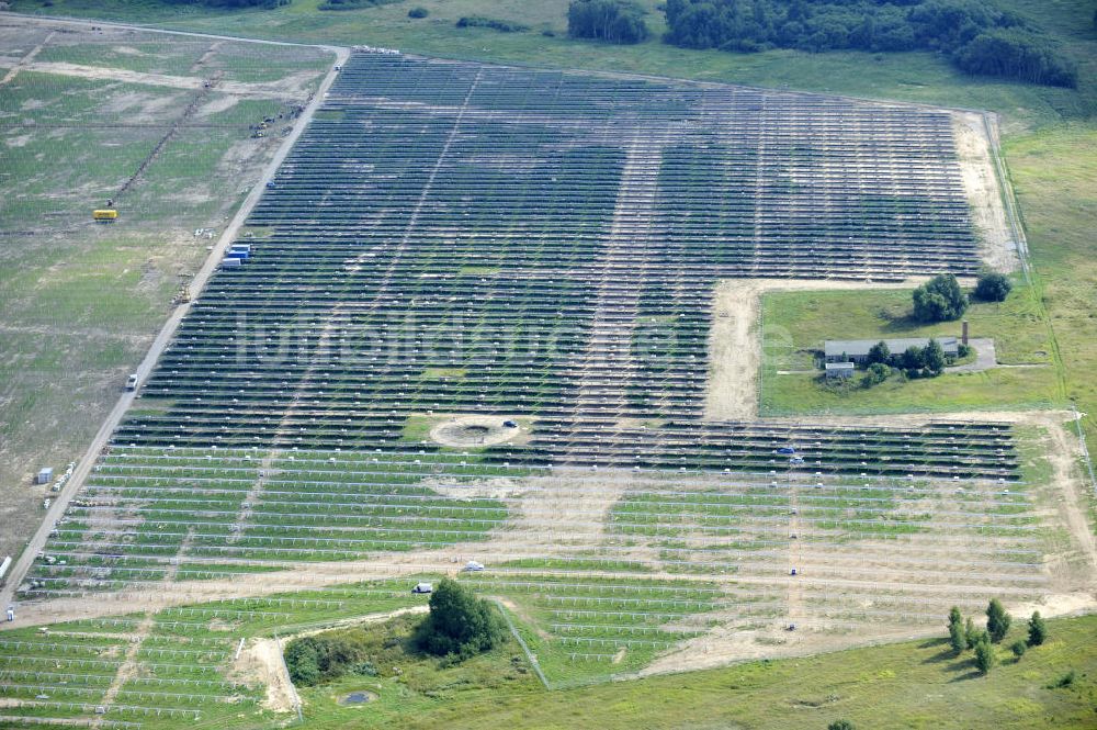 Luftbild Tutow - Zweiter Abschnitt des Solarenergiepark am Flugplatz Tutow in Mecklenburg - Vorpommern