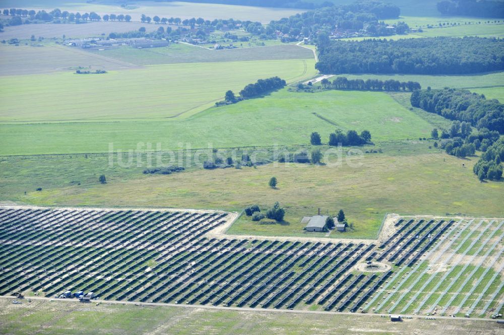 Luftaufnahme Tutow - Zweiter Abschnitt des Solarenergiepark am Flugplatz Tutow in Mecklenburg - Vorpommern