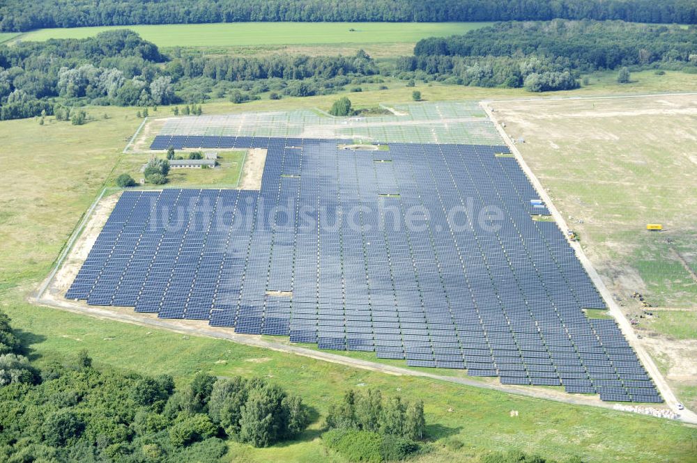 Luftaufnahme Tutow - Zweiter Abschnitt des Solarenergiepark am Flugplatz Tutow in Mecklenburg - Vorpommern