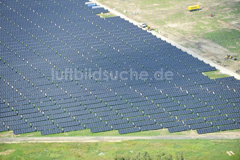 Tutow von oben - Zweiter Abschnitt des Solarenergiepark am Flugplatz Tutow in Mecklenburg - Vorpommern