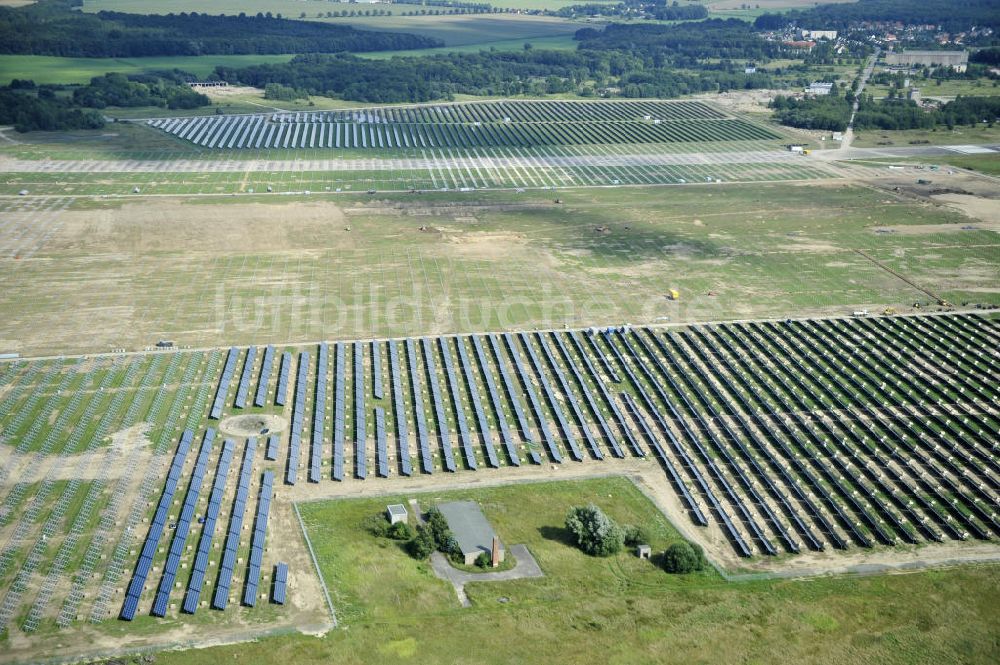 Luftaufnahme Tutow - Zweiter Abschnitt des Solarenergiepark am Flugplatz Tutow in Mecklenburg - Vorpommern