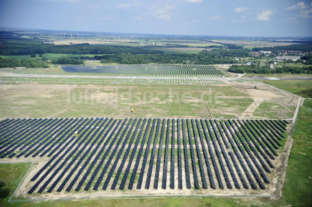 Tutow von oben - Zweiter Abschnitt des Solarenergiepark am Flugplatz Tutow in Mecklenburg - Vorpommern